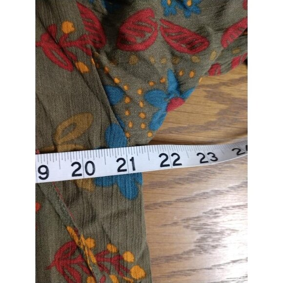 Vintage-Style Floral Easel M Blouse With Ruching & Button Details - Picture 4 of 5